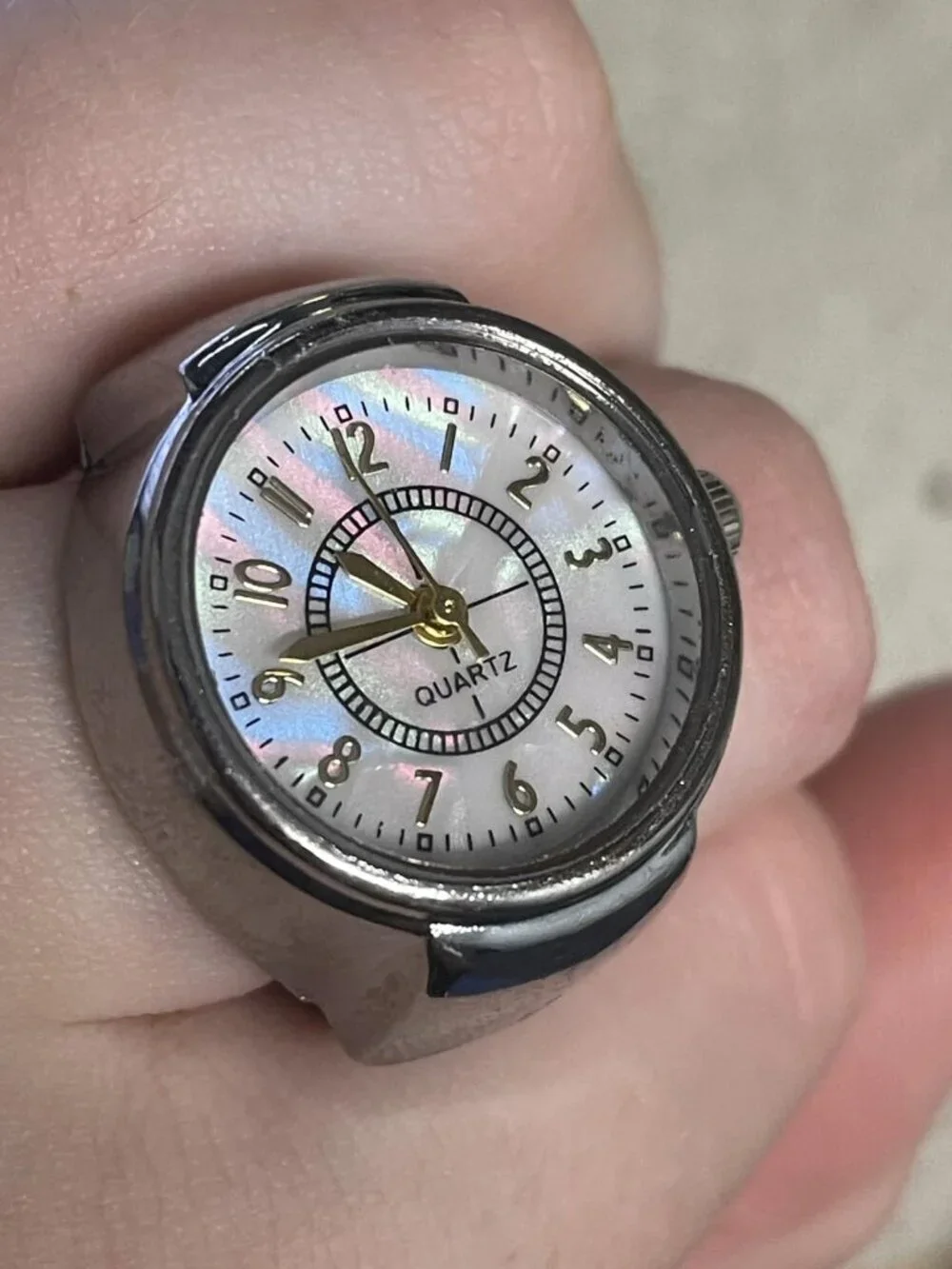 Women's Silver Scale Quartz Stretchy Band Elastic Simple Dial Finger Ring Watch